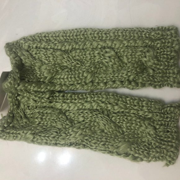 Green Knit Hand Warmers - Picture 1 of 2